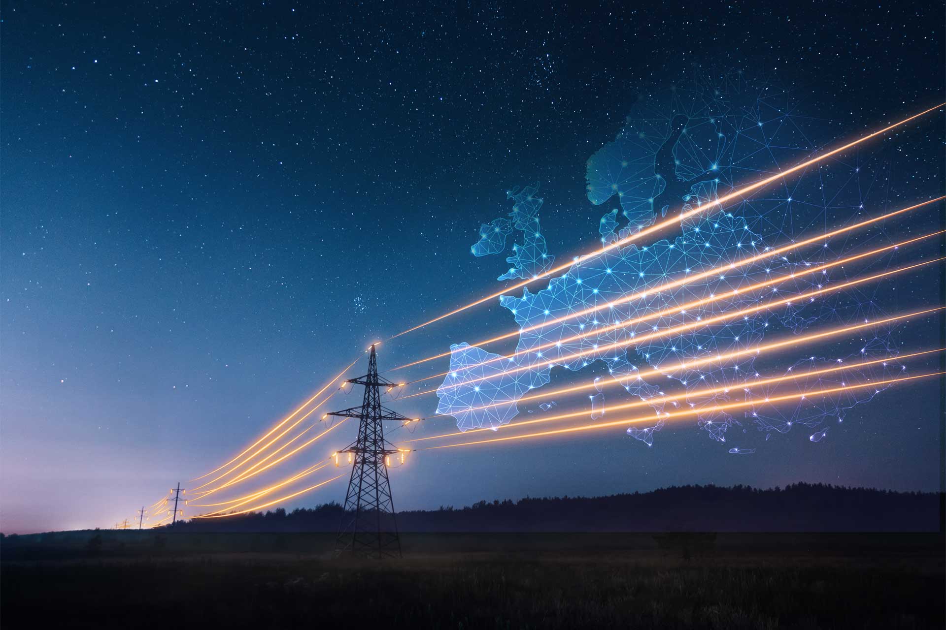 Stromübertragungsmasten mit orange leuchtenden Leitungen vor dem Hintergrund des sternenklaren Nachthimmels. Konzept für die Energieinfrastruktur.